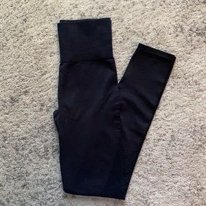 ✌🏼NWT PINK Victoria’s Secret Cool Comfy Leggings